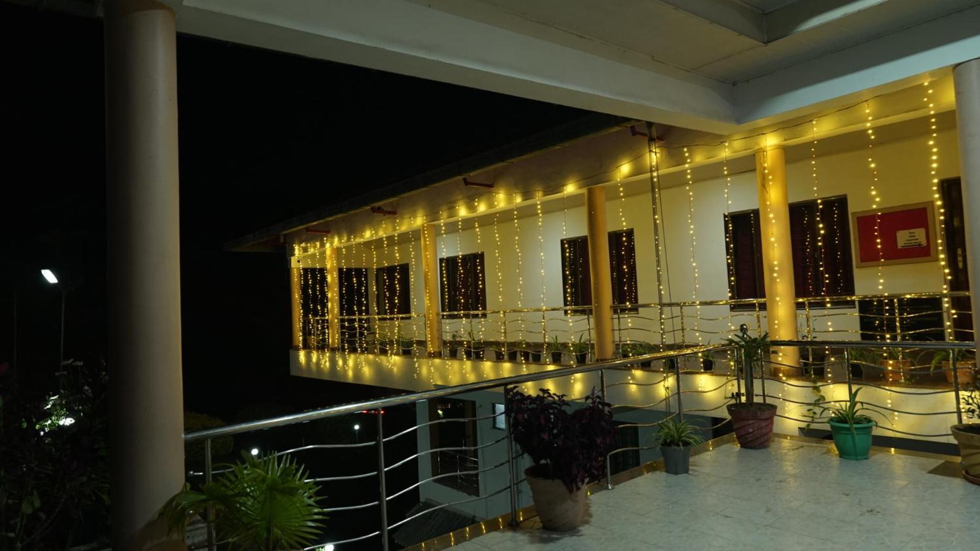 Ac Mist Hotel Munnar Exterior photo